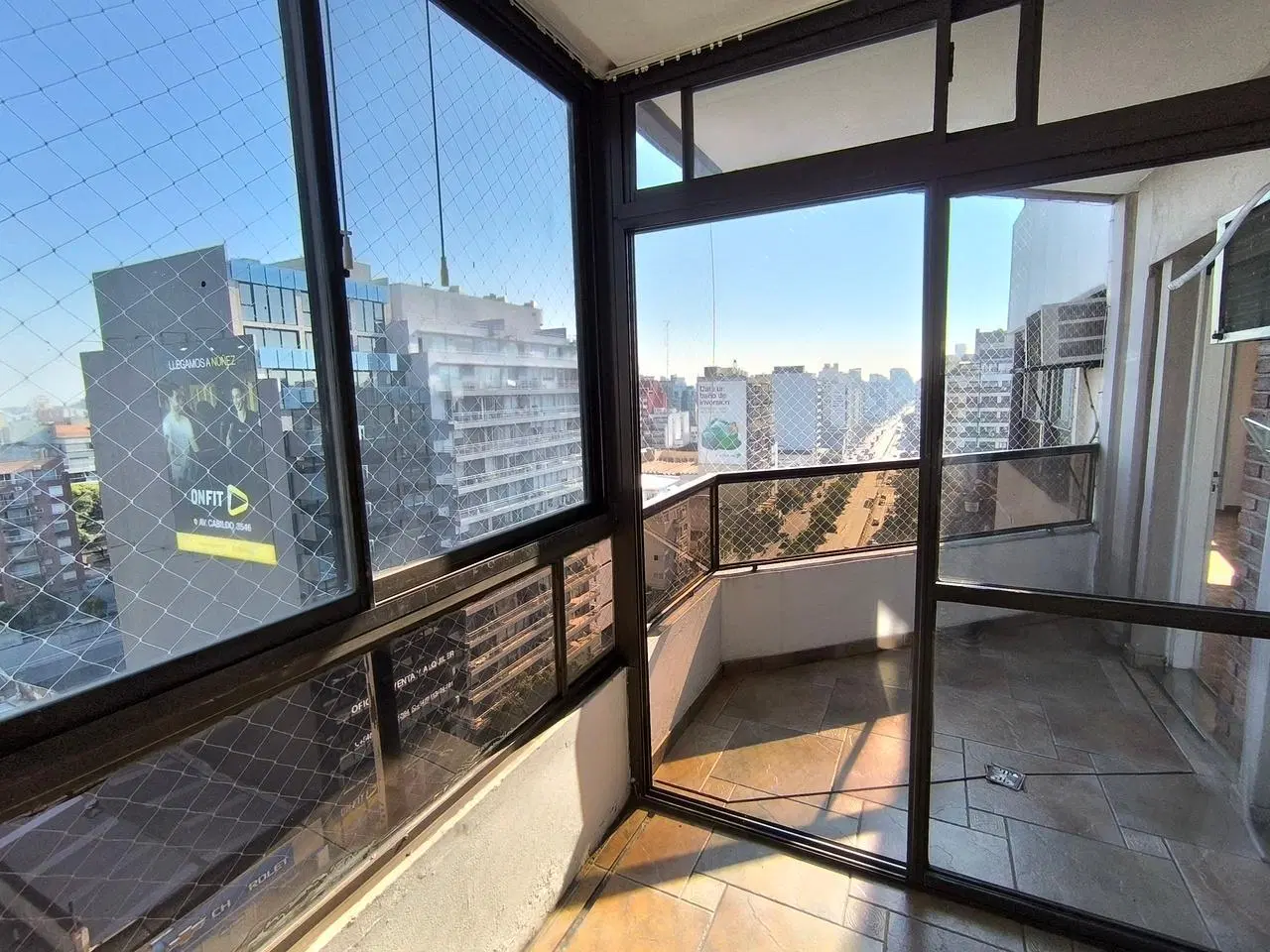 Venta departamento semipiso de 4 ambientes con dependencia y balcón terraza en Núñez 4