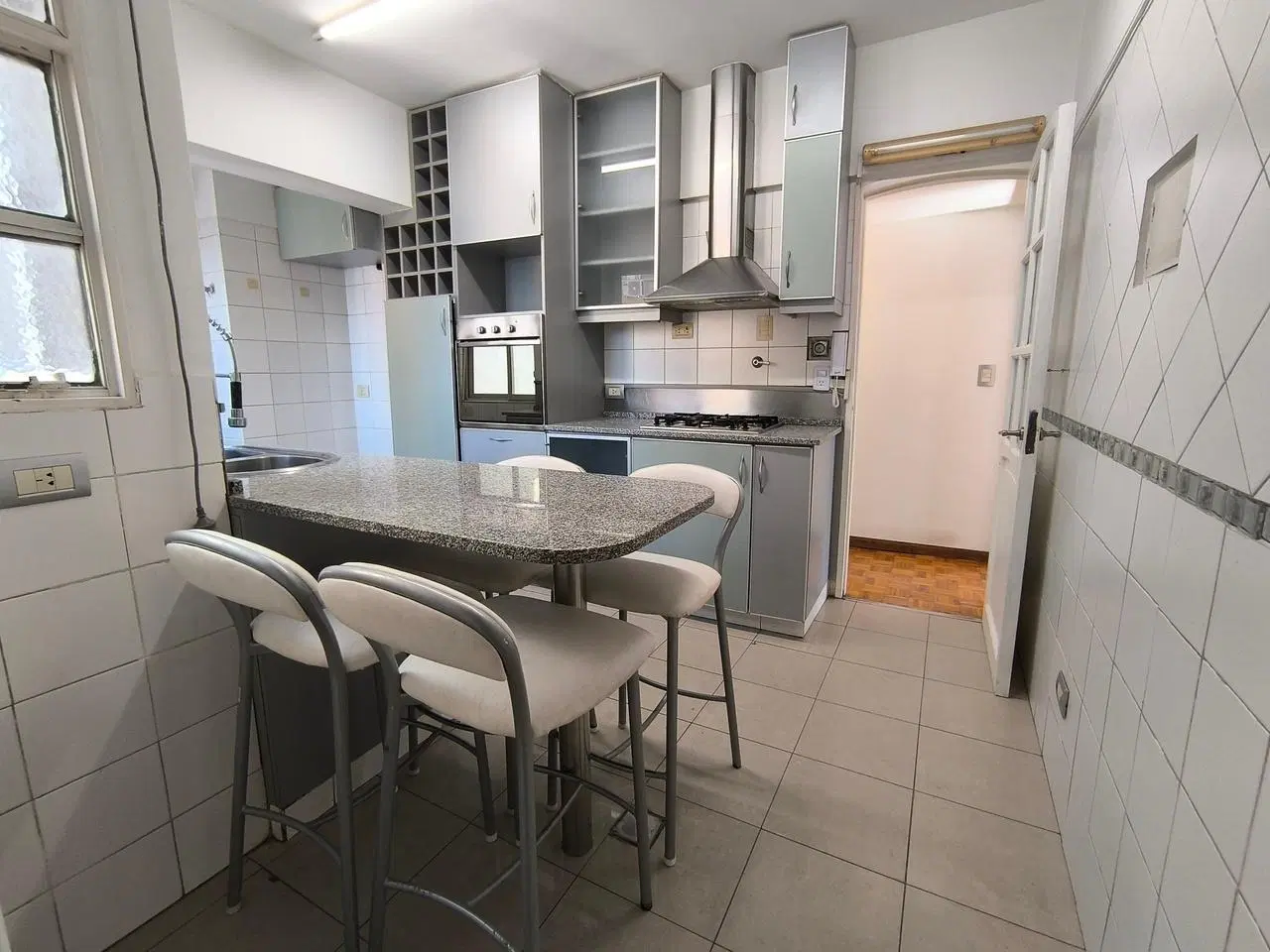 Venta departamento semipiso de 4 ambientes con dependencia y balcón terraza en Núñez 5