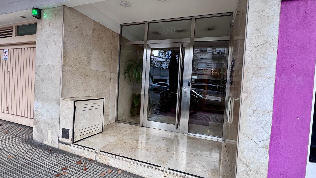 Venta de Departamento de 3 Ambientes con Balcón Terraza en Caballito