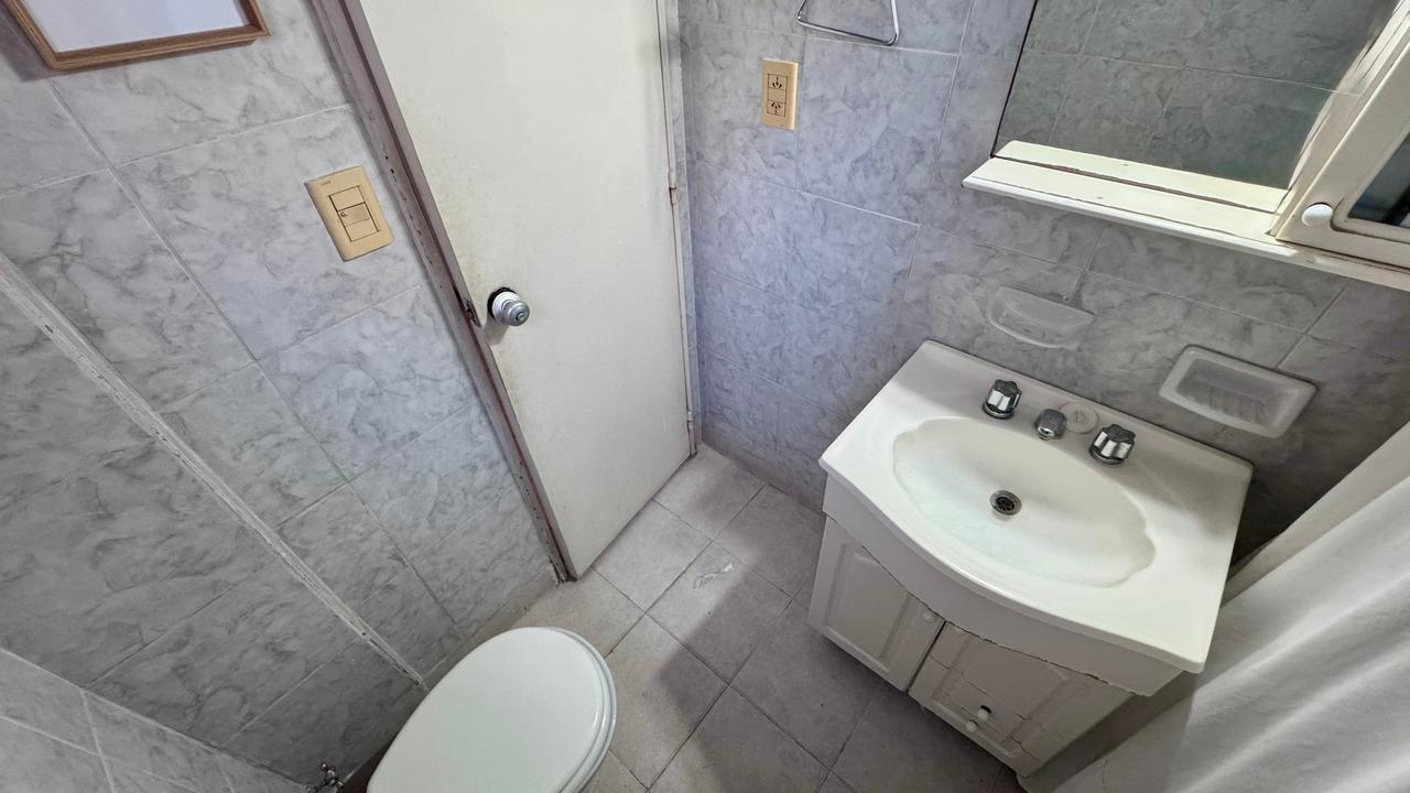 Venta de Departamento de 3 Ambientes con Balcón Terraza en Caballito