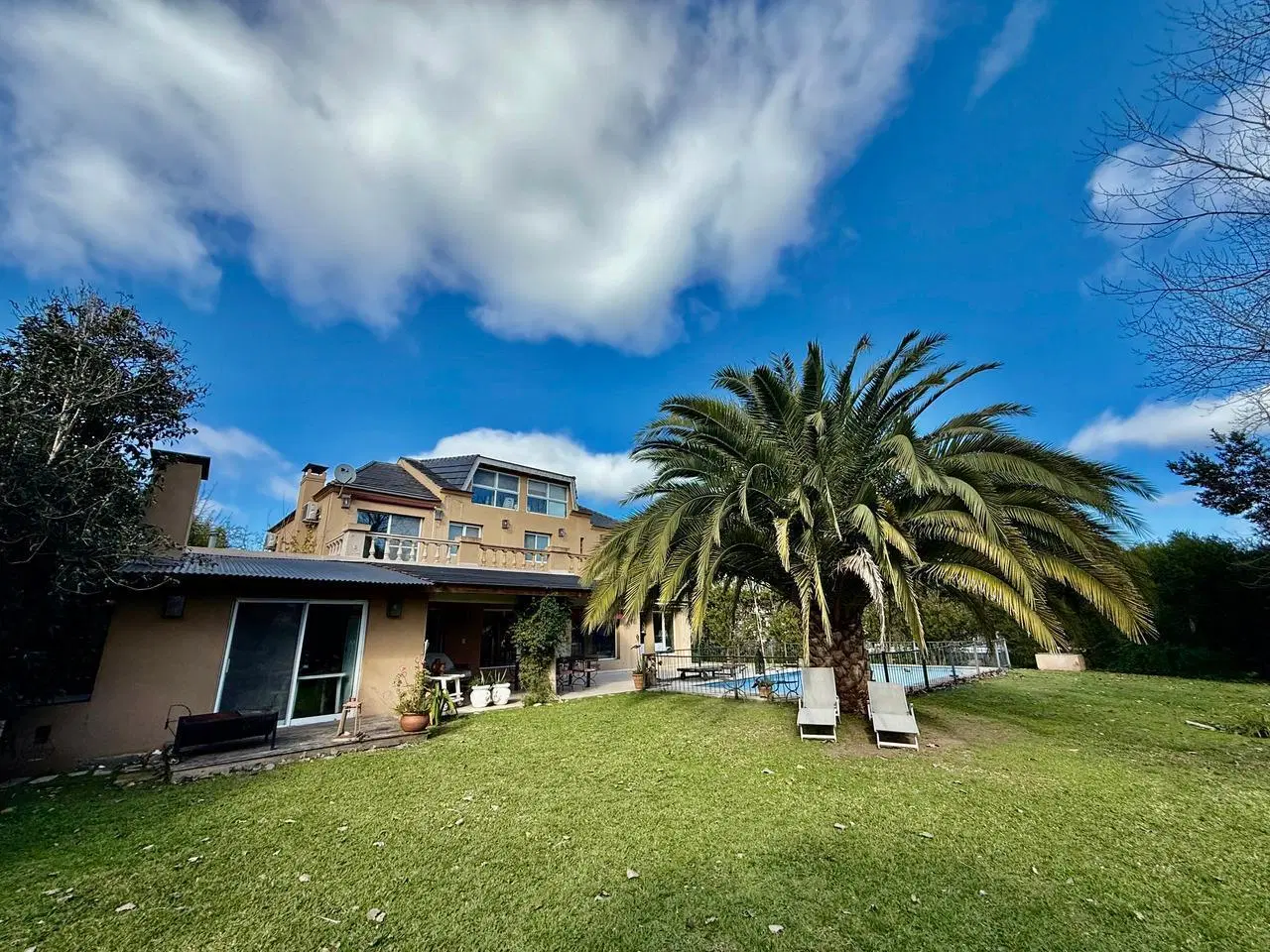 CASA EN VENTA: Ayres del Pilar - 1066m² de terreno y 270m² cubiertos 6 Ambientes 3