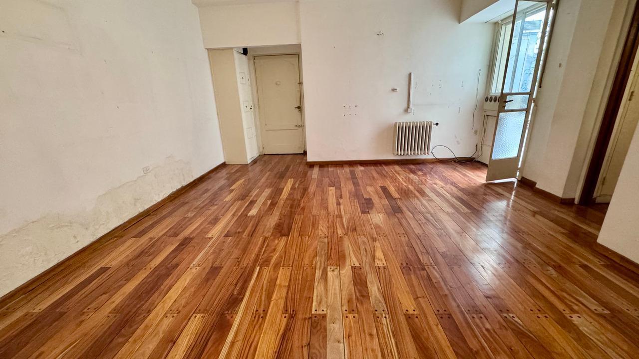Foto de Venta de departamento de 2 ambientes con patio en Balvanera, imagen 2