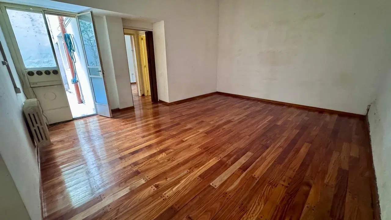 Venta de departamento de 2 ambientes con patio en Balvanera 4
