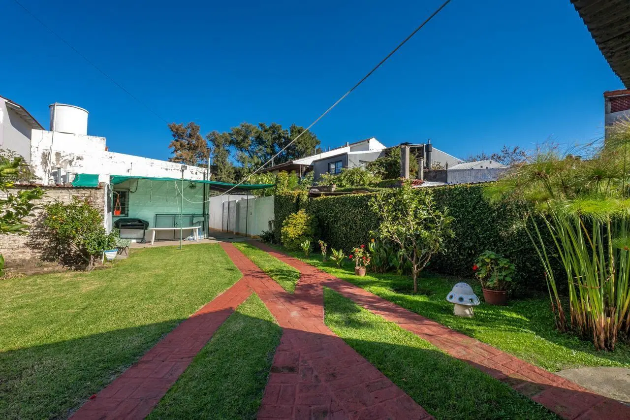 Venta Casa 3 ambientes Martinez Lote Propio Jardin Cochera 2