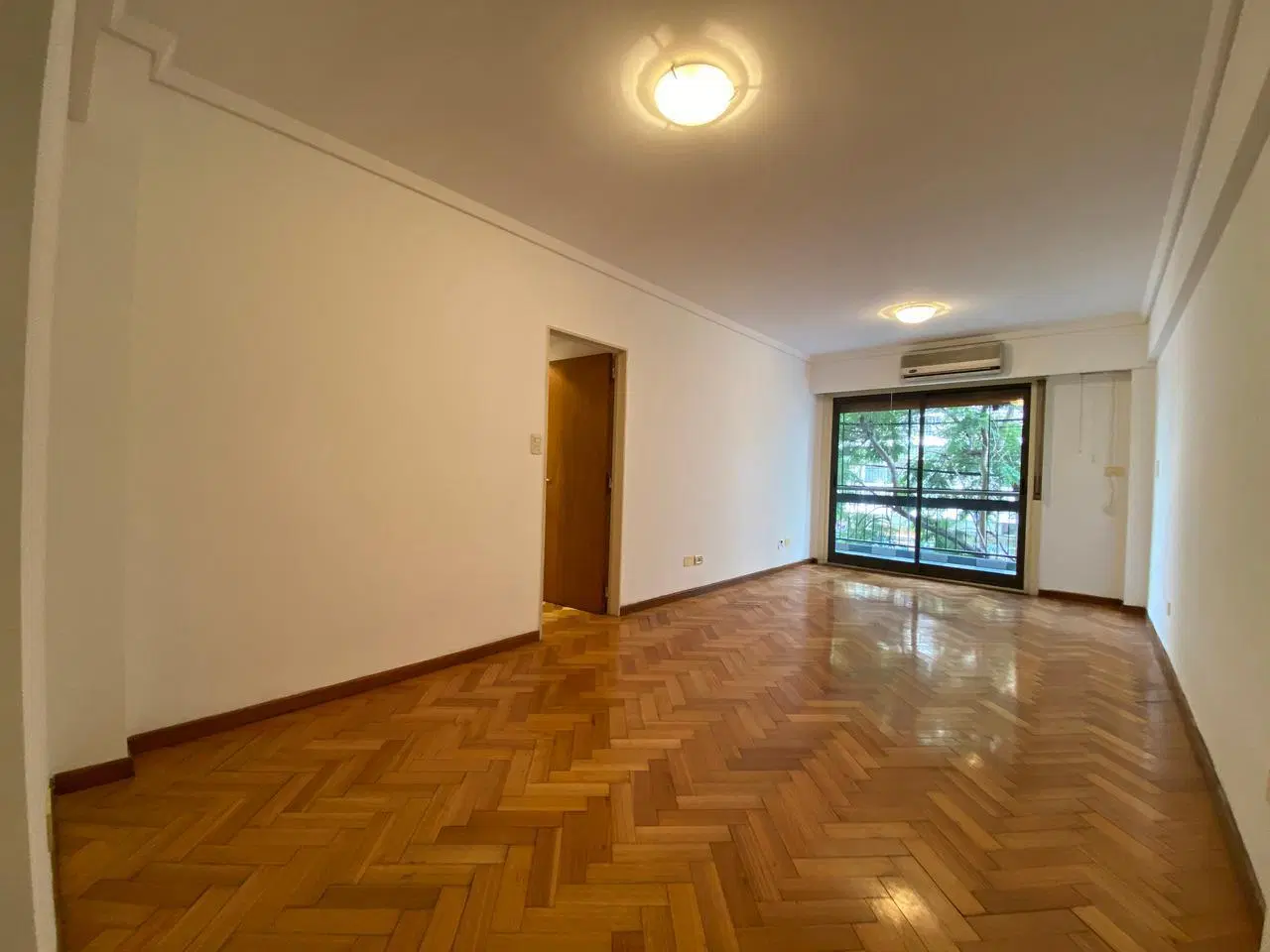 Alquiler Departamento SemiPiso de 4 ambientes con cochera y patio, al frente, en Caballito. 5