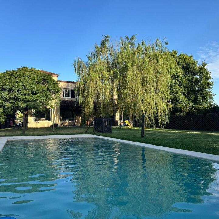 Casa en Venta en La Pionera | 4 dormitorios, pileta y lote de 1.248 m²