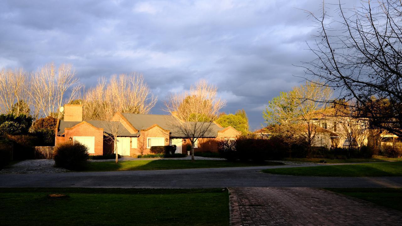 Casa en Venta en La Pionera | 4 dormitorios, pileta y lote de 1.248 m²