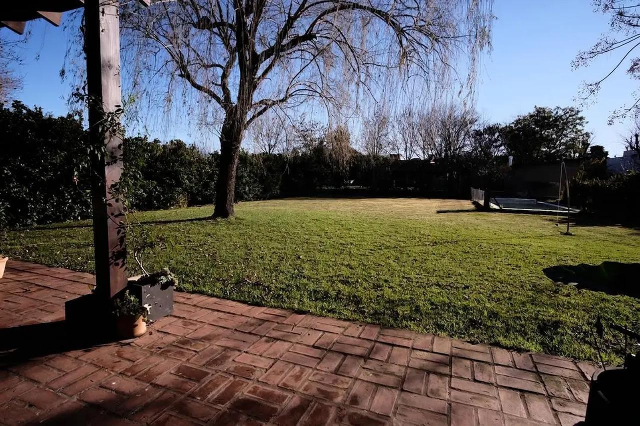 Casa en Venta en La Pionera | 4 dormitorios, pileta y lote de 1.248 m²