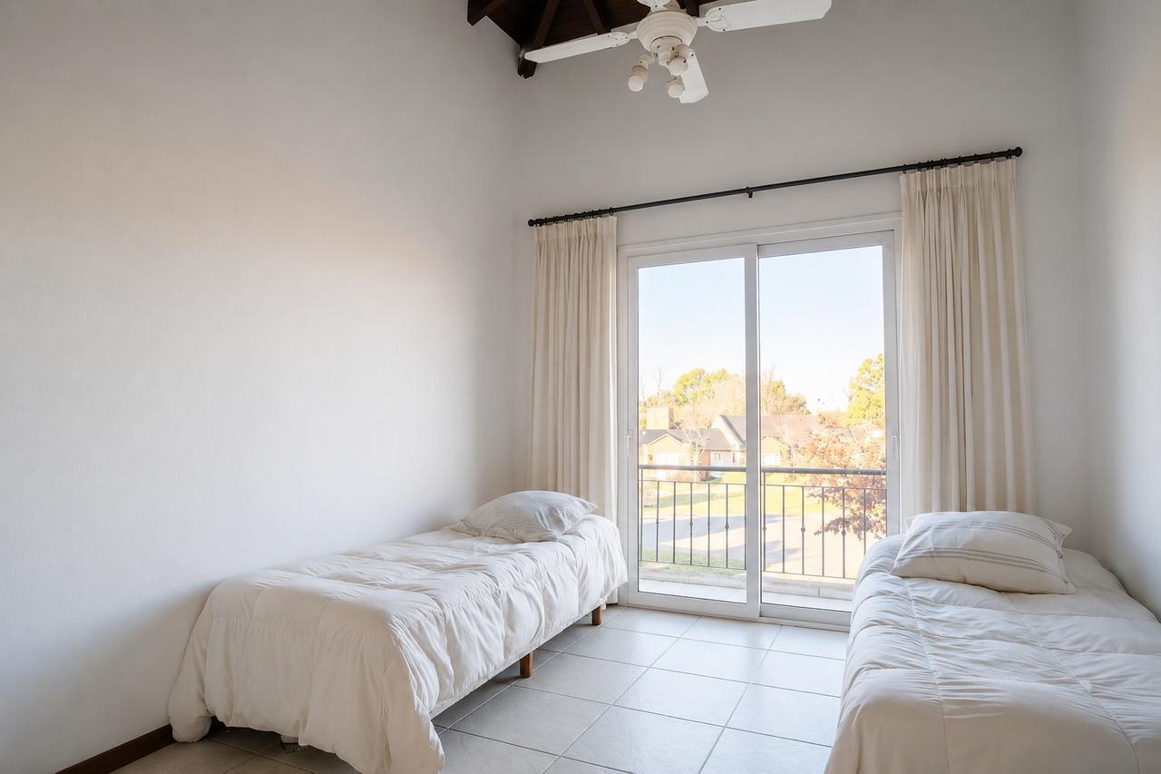 Casa en Venta en La Pionera | 4 dormitorios, pileta y lote de 1.248 m²