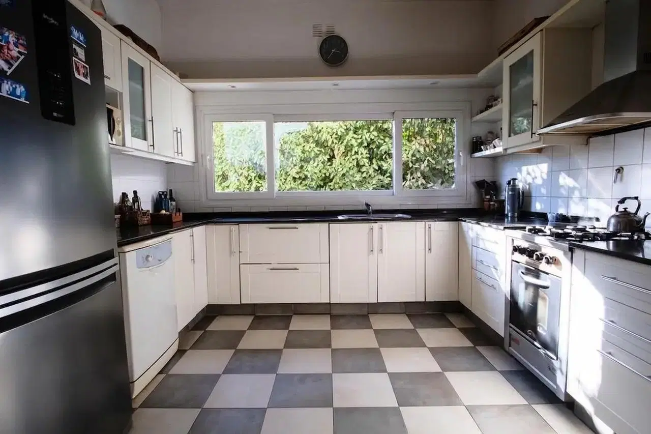 Casa en Venta en La Pionera | 4 dormitorios, pileta y lote de 1.248 m² 3