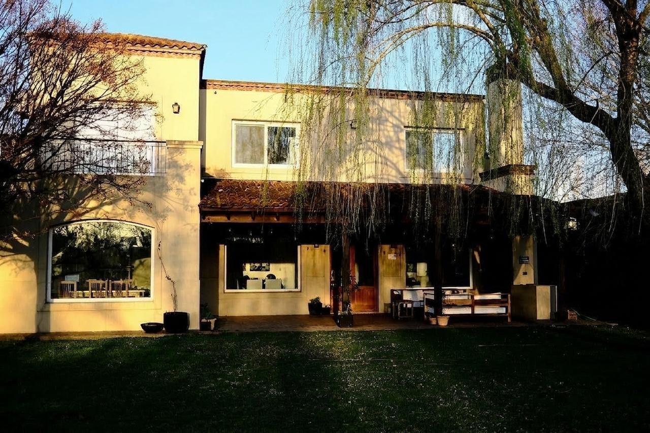 Casa en Venta en La Pionera | 4 dormitorios, pileta y lote de 1.248 m²