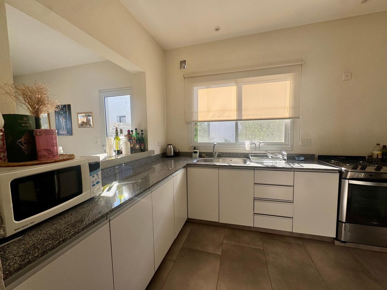 Foto de Casa de 152 m2 con 3 dormitorios en alquiler en Pilar del Este, imagen 2