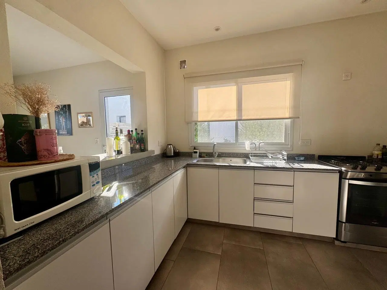Casa en alquiler 4 ambientes + pileta. San Ramón, Pilar del este 2