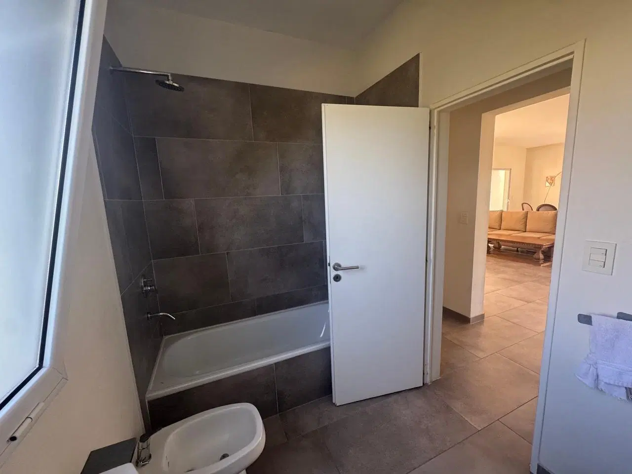 Casa en alquiler 4 ambientes + pileta. San Ramón, Pilar del este 5