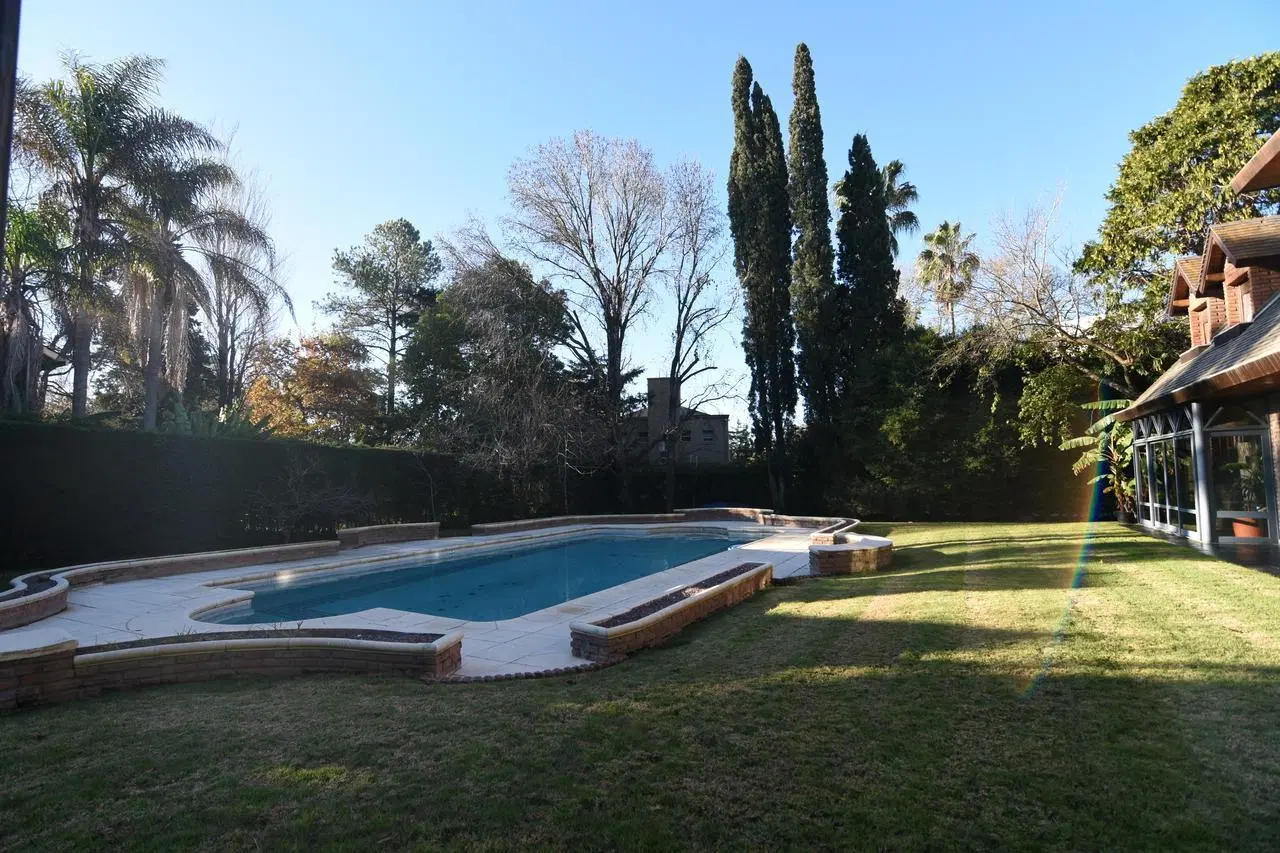 Casa en venta en Mapuche Country Club 9 ambientes en lote de 1650m2 2