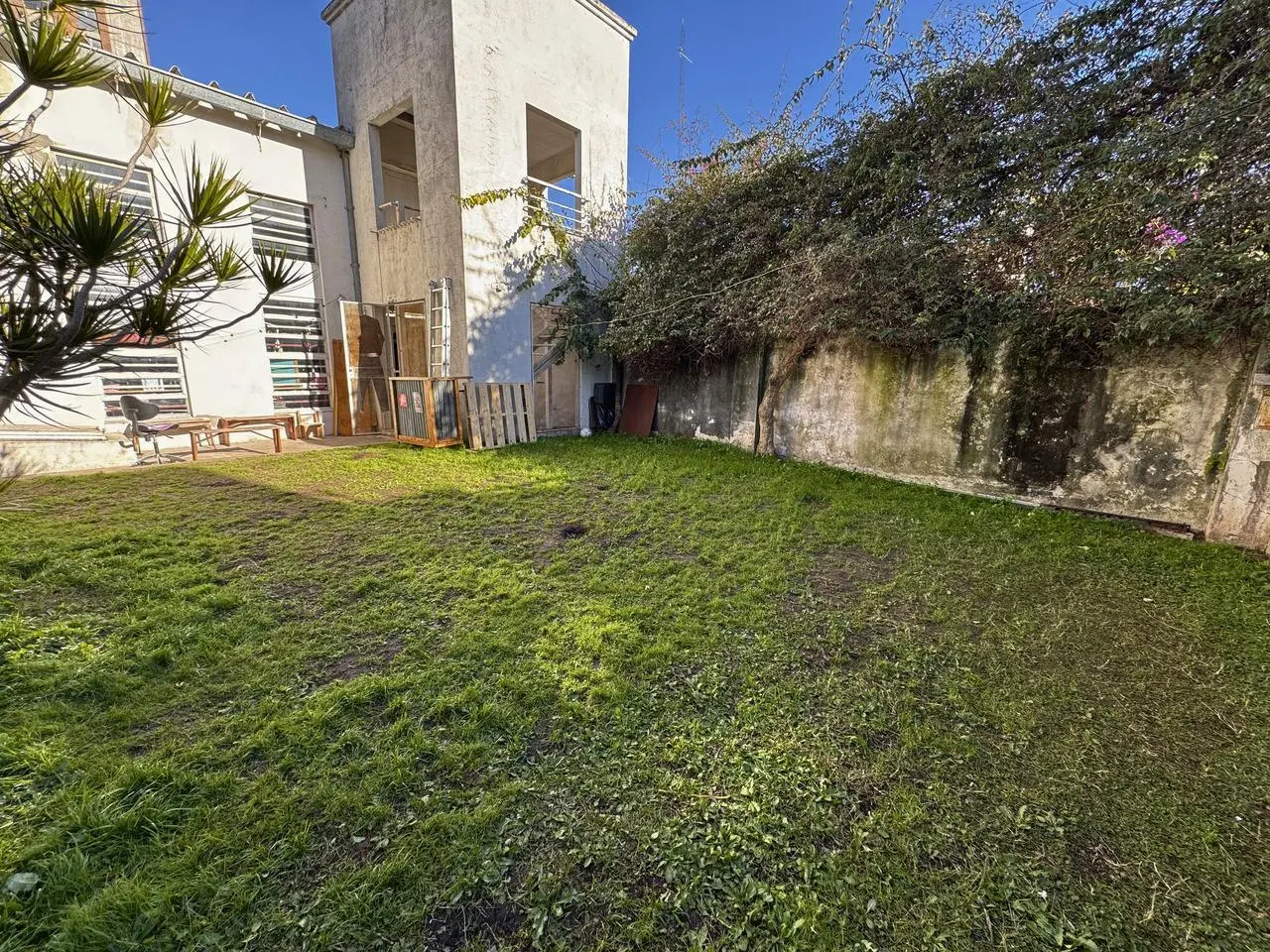 VENTA Casa en lote propio con galpón, depto 2 ambientes y jardin - Rivadavia 690 5