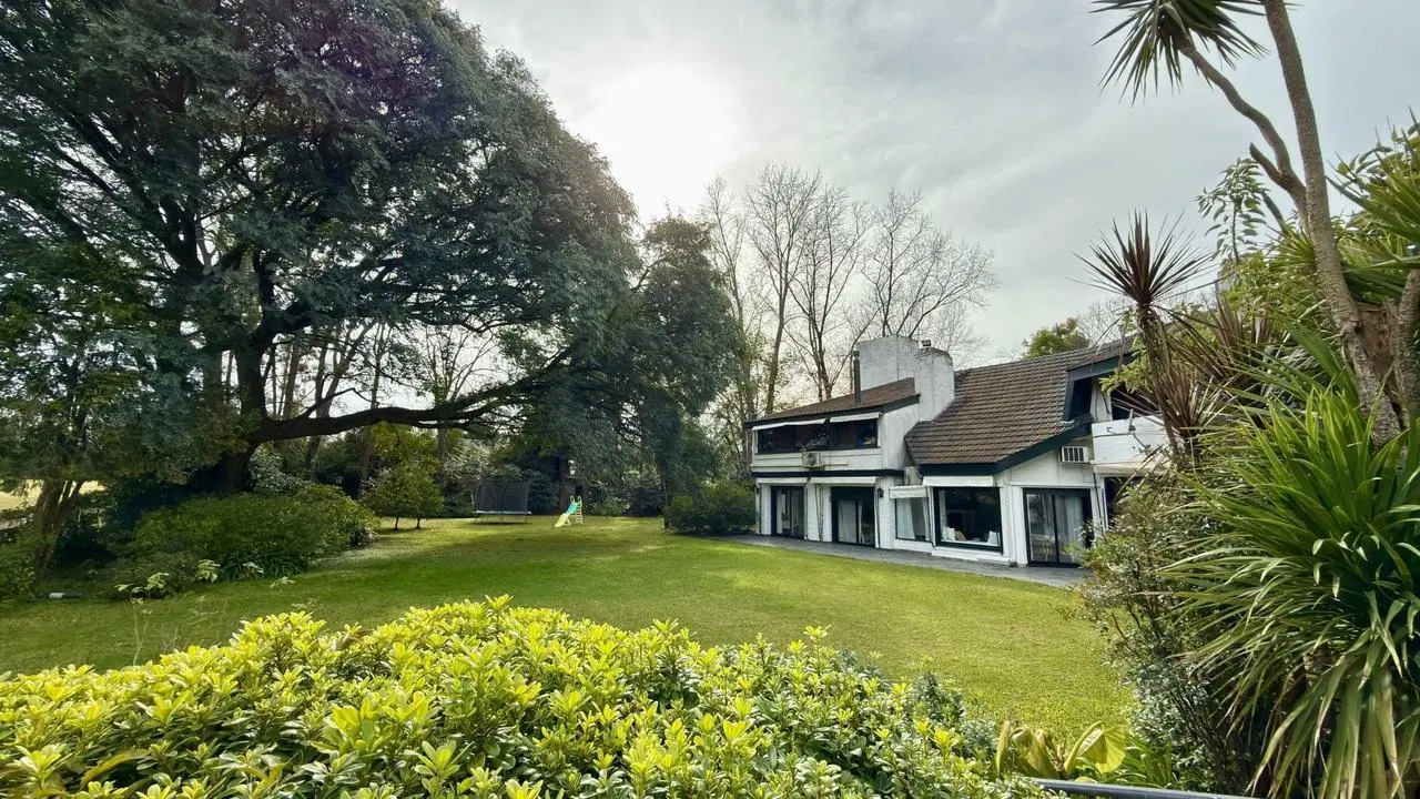 Venta Casa 6 ambientes en Mayling CC sobre el Polo 2