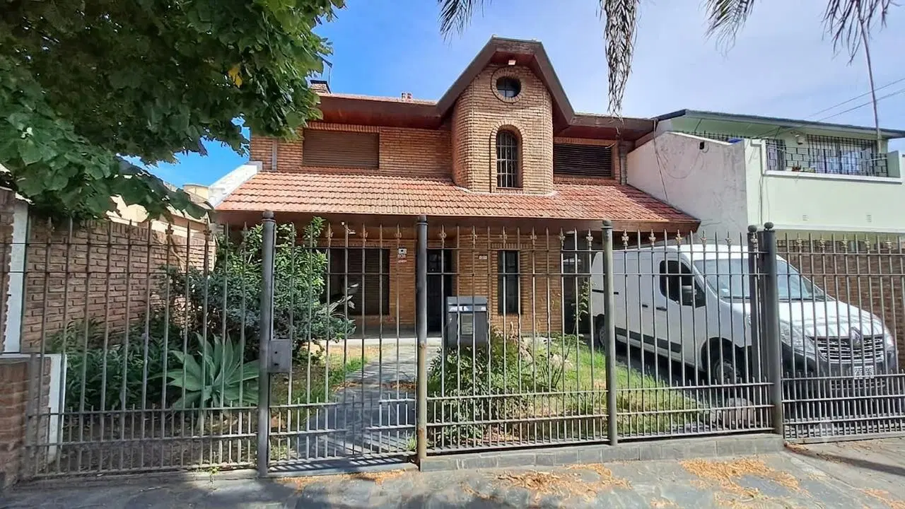 Venta Casa 4 Ambientes Castelar Jardín 8