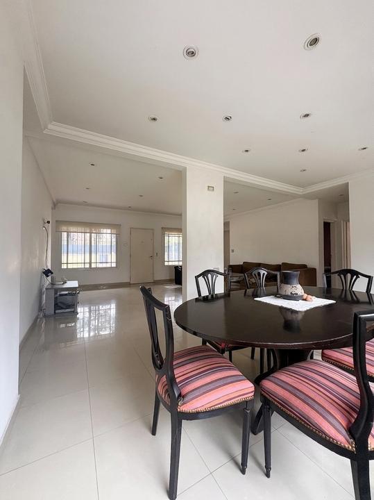 Foto de Casa en venta 4 ambientes Villa Udaondo - Pque. Leloir - 1038 m2 totales, imagen 4