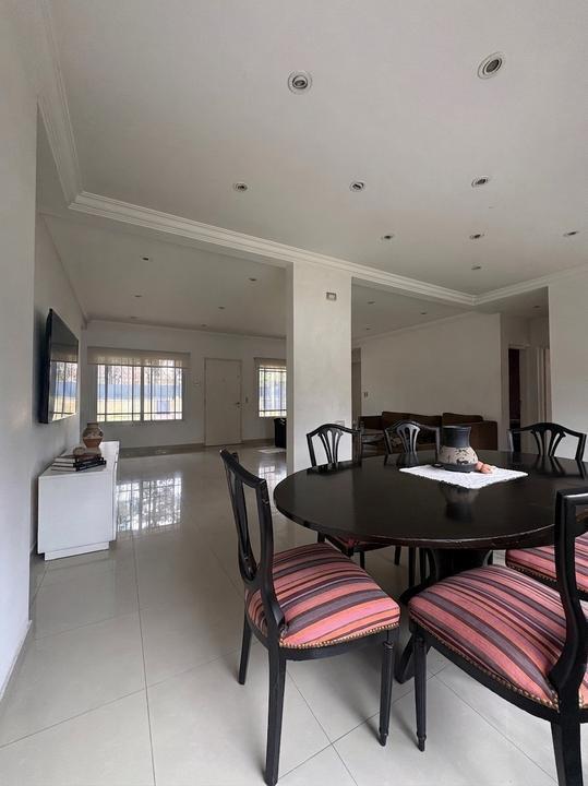 Foto de Casa en venta 4 ambientes Villa Udaondo - Pque. Leloir - 1038 m2 totales, imagen 3