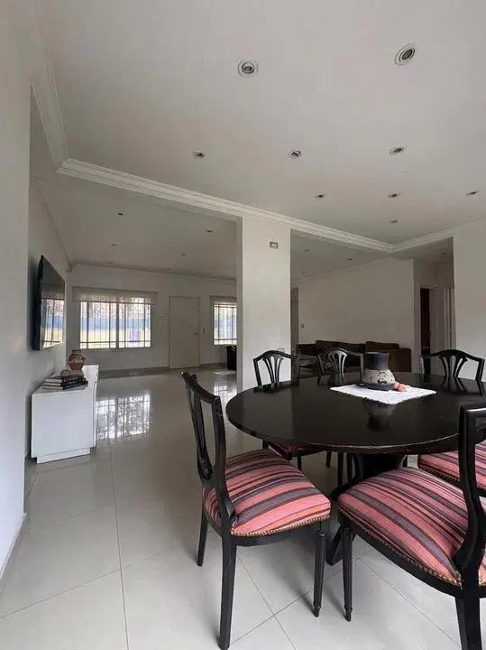 Casa en venta 4 ambientes Villa Udaondo - Pque. Leloir - 1038 m2 totales 2
