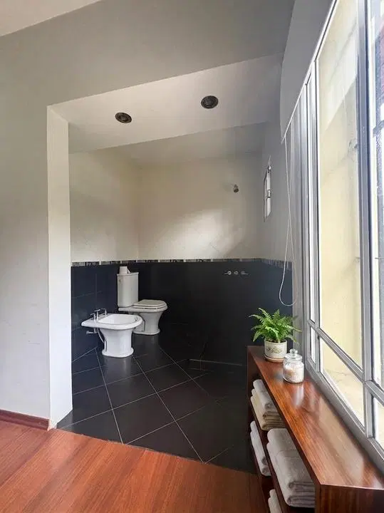 Casa en venta 4 ambientes Villa Udaondo - Pque. Leloir - 1038 m2 totales 8