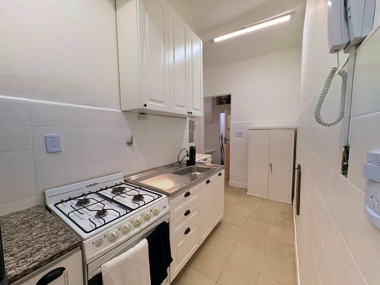 Foto de Venta departamento 3 ambientes + dependencias, al frente, 5to piso - Balvanera, imagen 4