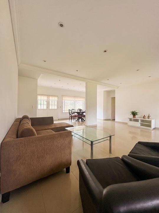 Foto de Casa en venta 4 ambientes Villa Udaondo - Pque. Leloir - 1038 m2 totales, imagen 4