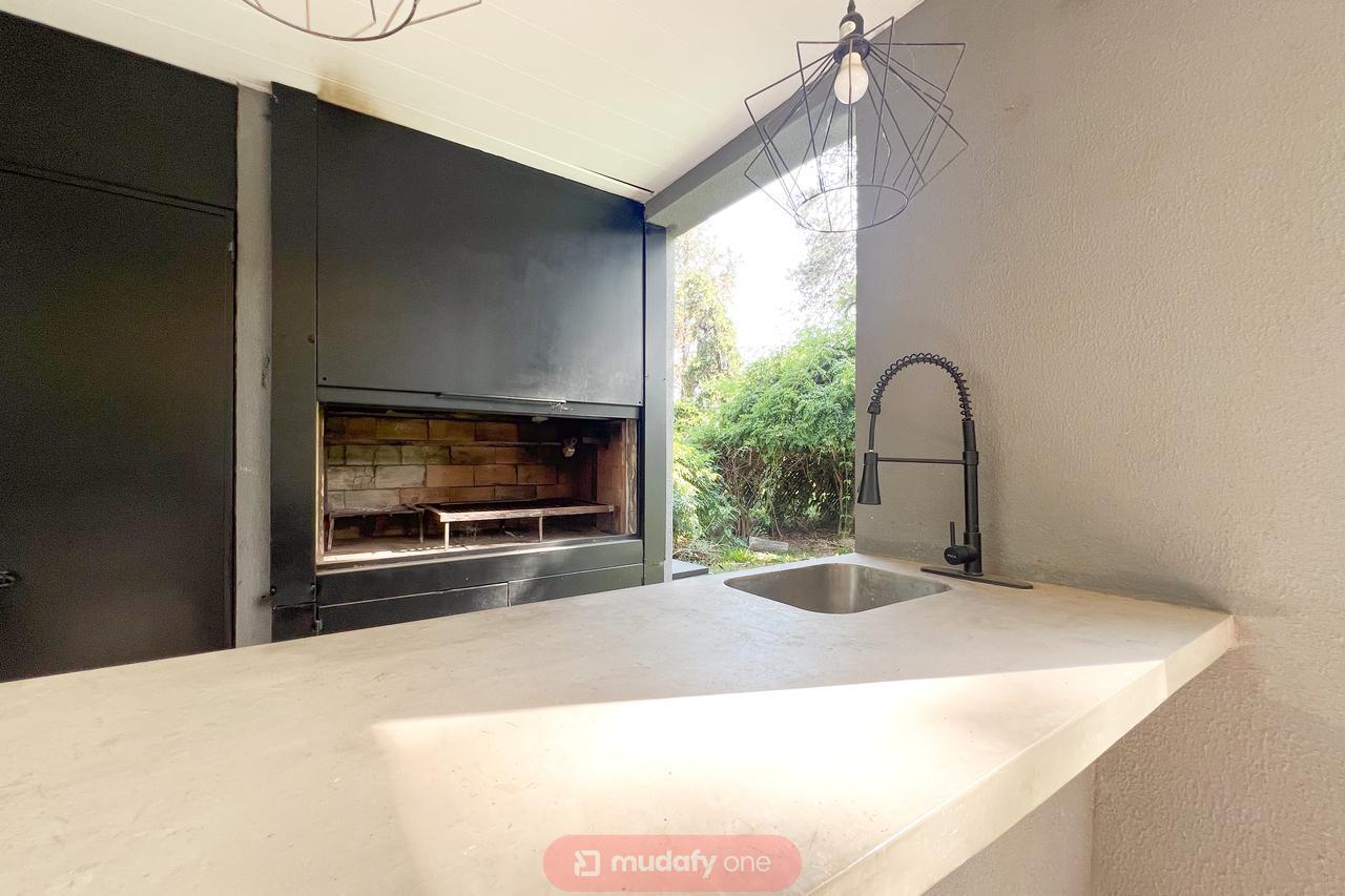 Foto de Venta de casa Apta Crédito 4 ambientes en Santa María del Pilar. Gran lote, jardín arbolado y pileta, imagen 1