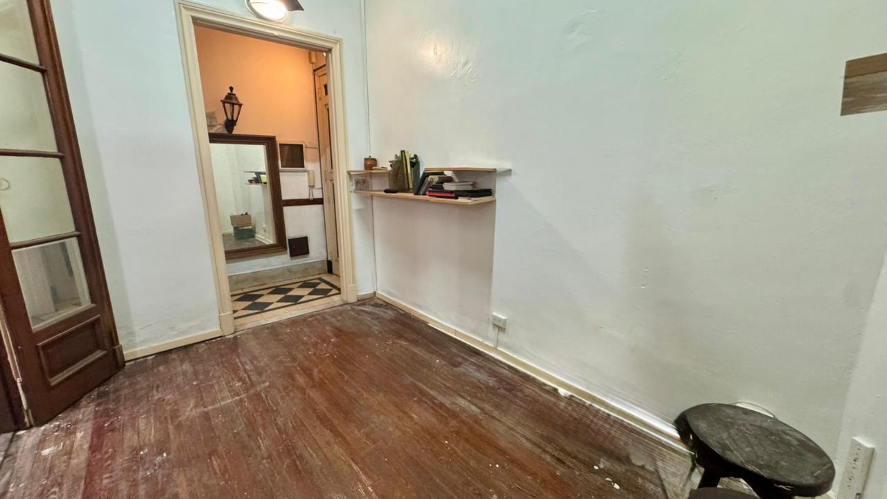 Foto de Venta de PH de 5 ambientes con patio en Monserrat, imagen 1