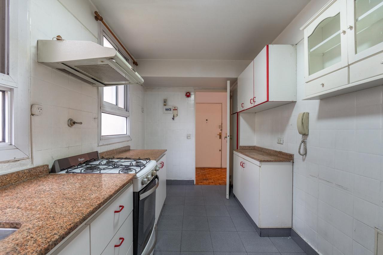 Foto de Venta Departamento 4 Ambientes Cochera y Balcon- Palermo, imagen 3