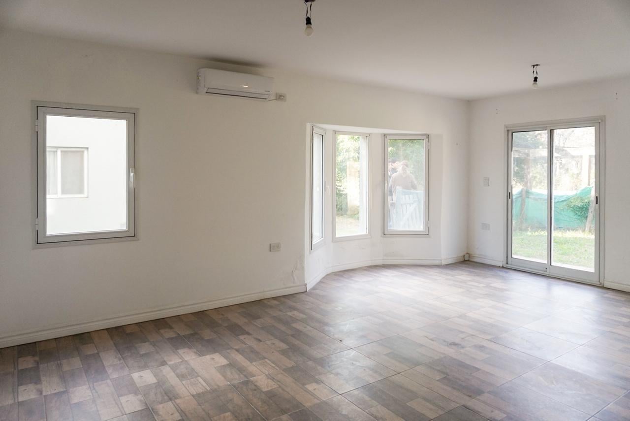 Foto de Casa en ALQUILER tipo Triplex - Cochera, Jardín y Baulera - Los Tres, imagen 4