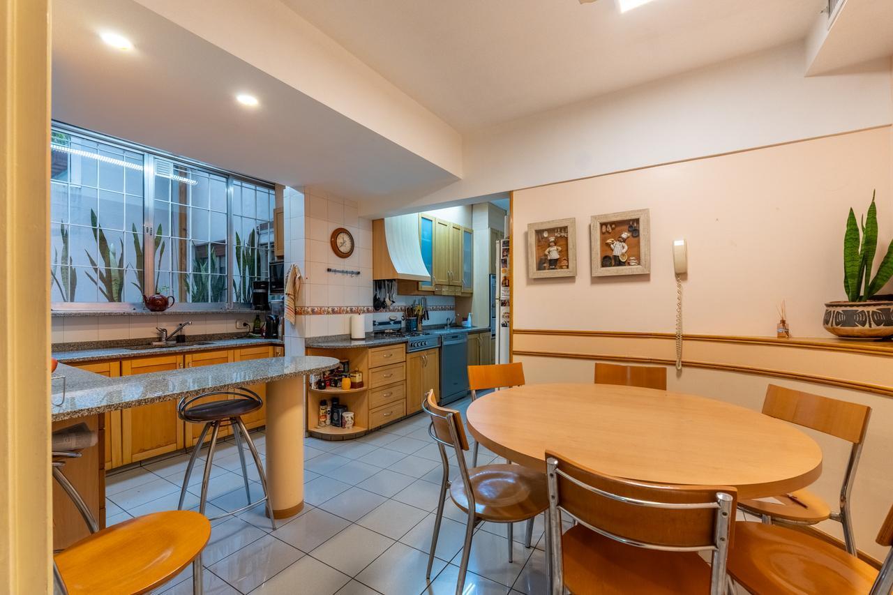Foto de Venta Departamento Piso 5 Ambientes con Dependencia y Cochera Recoleta, imagen 5