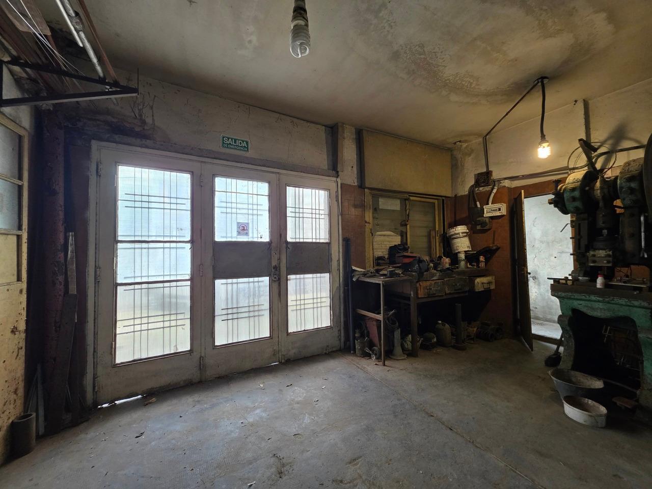 Foto de Venta casa en villa urquiza con lote propio de 8 ambientes con terraza, imagen 2