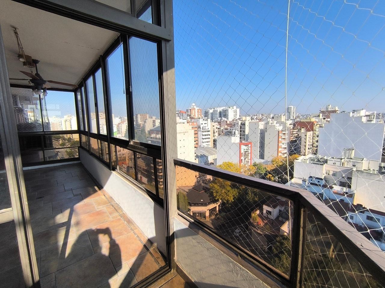 Foto de Venta departamento semipiso de 4 ambientes con dependencia y balcón, imagen 2