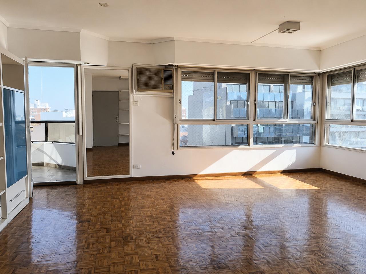 Foto de Venta departamento semipiso de 4 ambientes con dependencia y balcón, imagen 5
