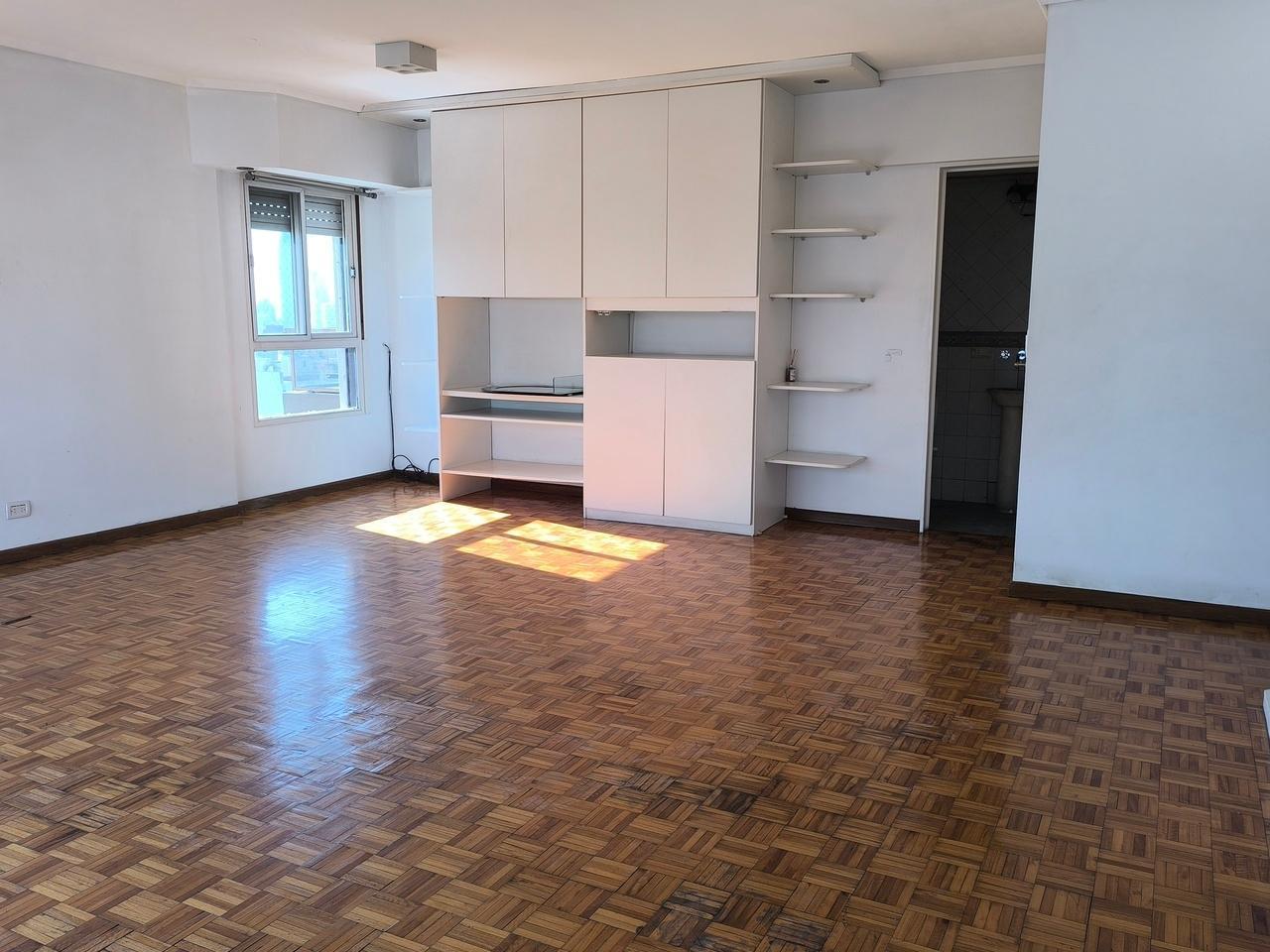 Foto de Venta departamento semipiso de 4 ambientes con dependencia y balcón, imagen 3