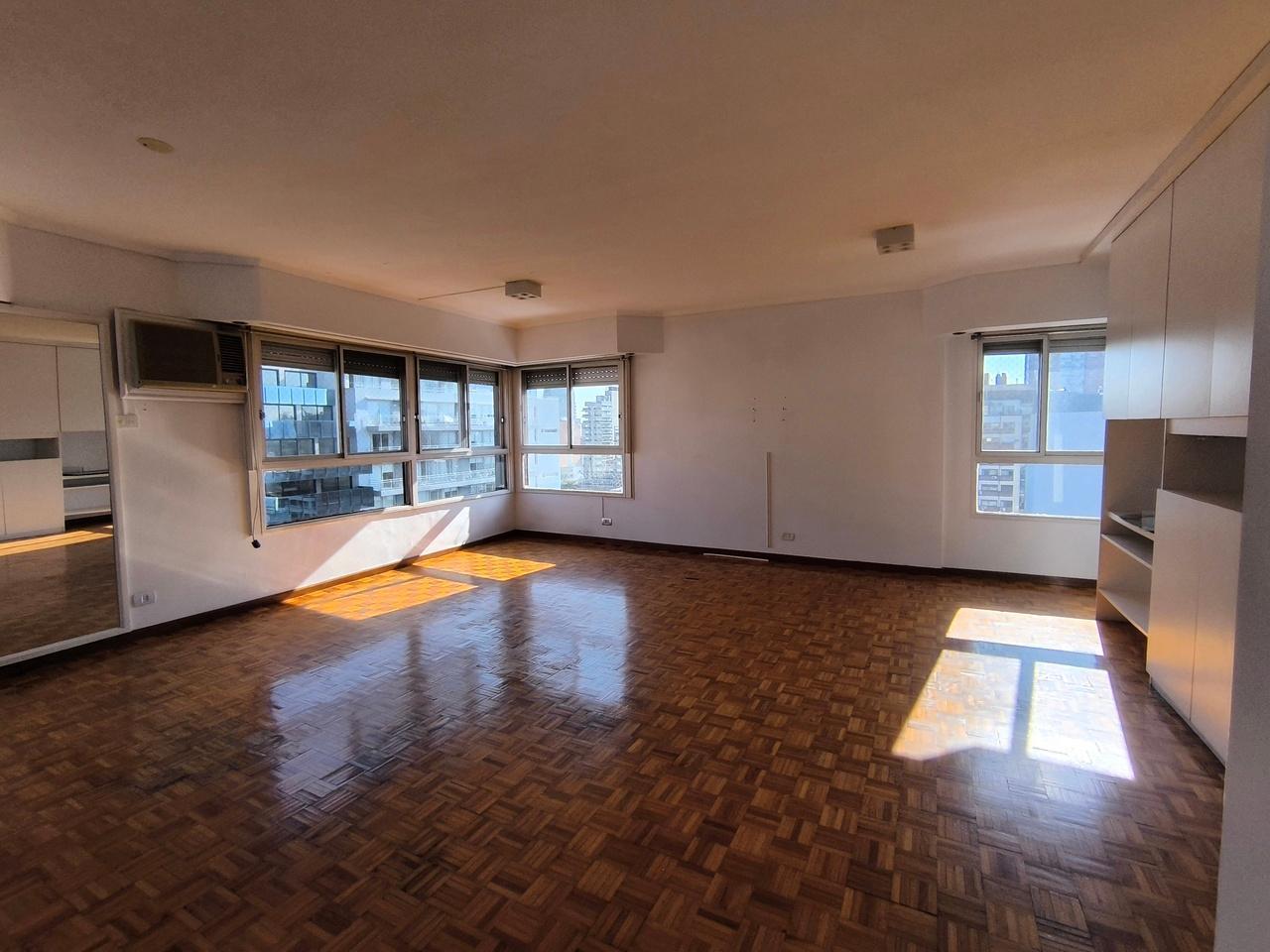 Foto de Venta departamento semipiso de 4 ambientes con dependencia y balcón, imagen 1