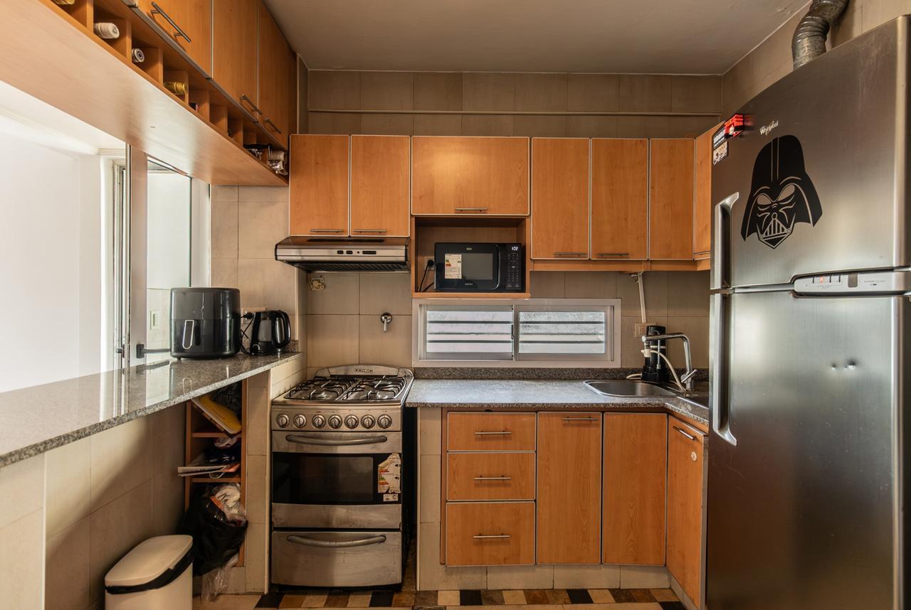 Foto de Venta departamento de 3 ambientes con balcón corrido en flores, imagen 4