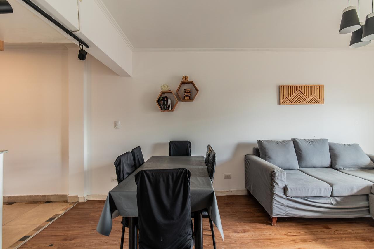 Foto de Venta departamento de 3 ambientes con balcón corrido en flores, imagen 2