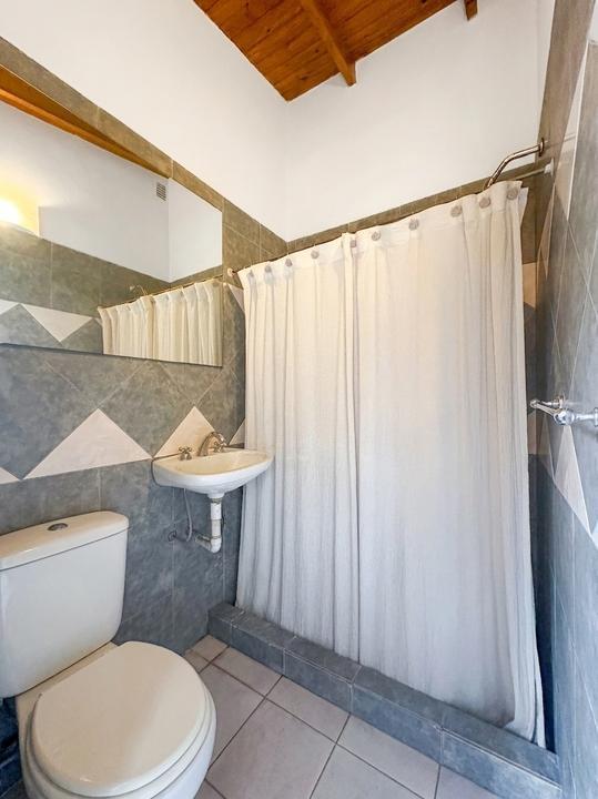 Foto de Casa en venta 4 ambientes Villa Udaondo - Pque. Leloir - 1038 m2 totales, imagen 4