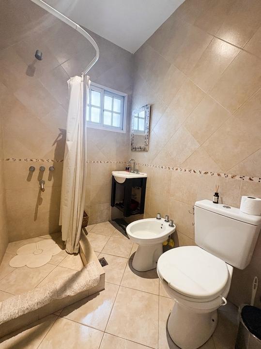 Foto de Casa en venta 4 ambientes Villa Udaondo - Pque. Leloir - 1038 m2 totales, imagen 3