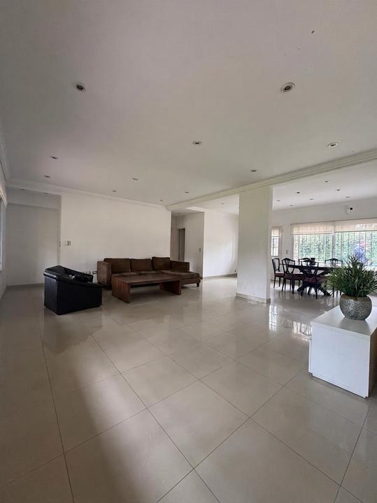 Foto de Casa en venta 4 ambientes Villa Udaondo - Pque. Leloir - 1038 m2 totales, imagen 1