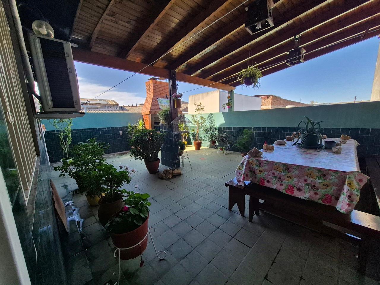 Foto de Venta hermoso PH 3 ambientes, con quincho y parrilla en Gerli, imagen 3