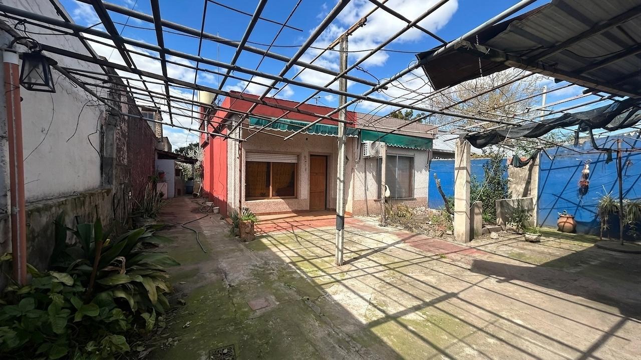 Foto de Venta Casa 3 ambientes Jardín Locales Deposito en Castelar, imagen 3