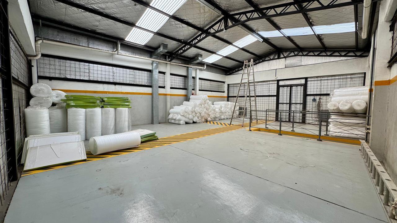 Foto de Galpón en Venta en San Martin con Oficinas, imagen 1