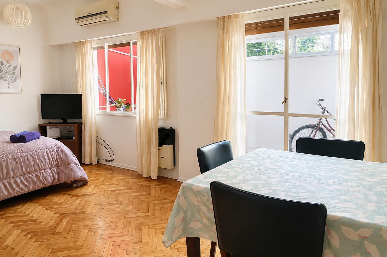 Foto de Venta de Departamento de un ambiente divisible con patio en Almagro, imagen 1