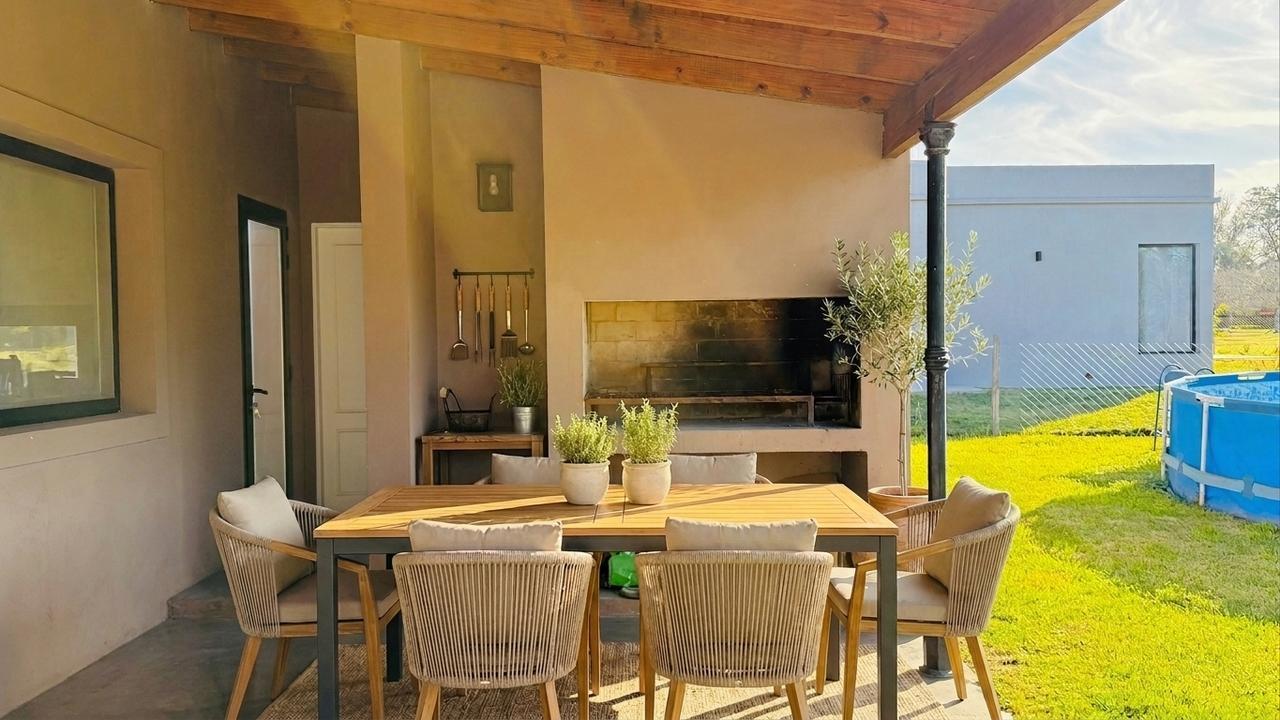 Foto de Alquiler Casa 6 ambientes sobre terreno 1.239m en Barrio cerrado Los, imagen 2