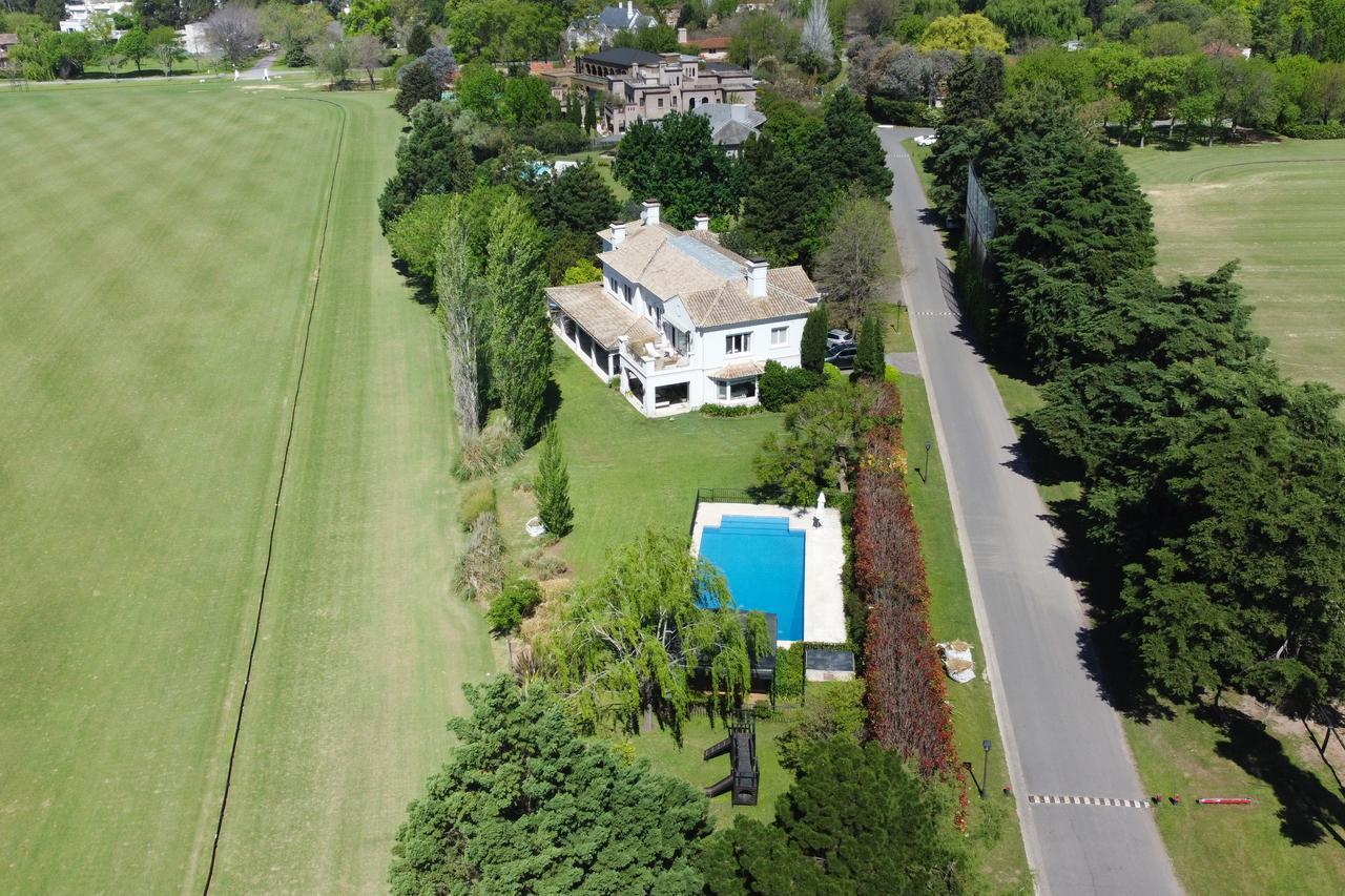 Foto de Venta – Imponente casa en Tortugas Country Club. Sobre lote de 2109 m², imagen 1