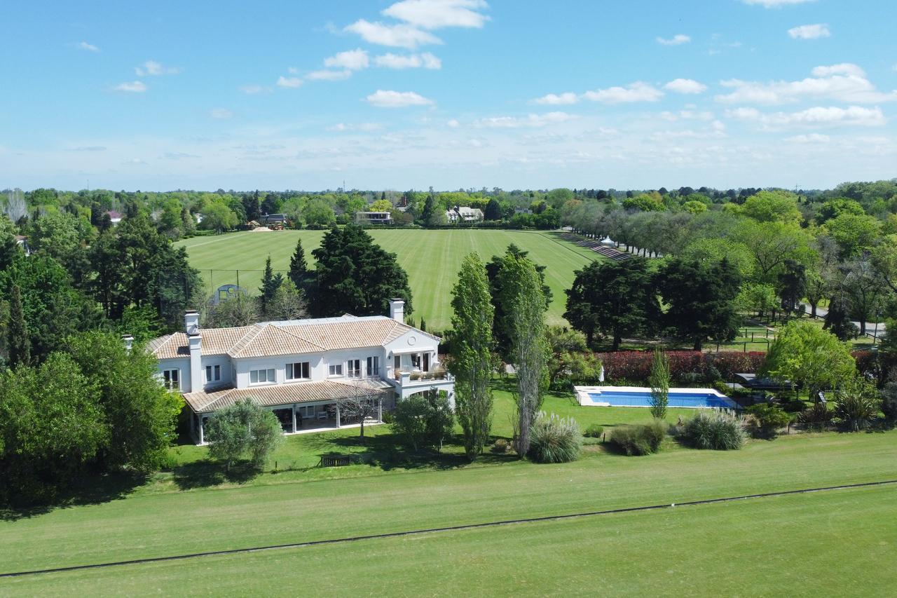 Foto de Venta – Imponente casa en Tortugas Country Club. Sobre lote de 2109 m², imagen 4